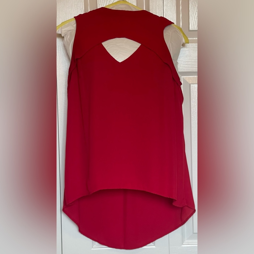 Venus brand keyhole, sleeveless blouse.